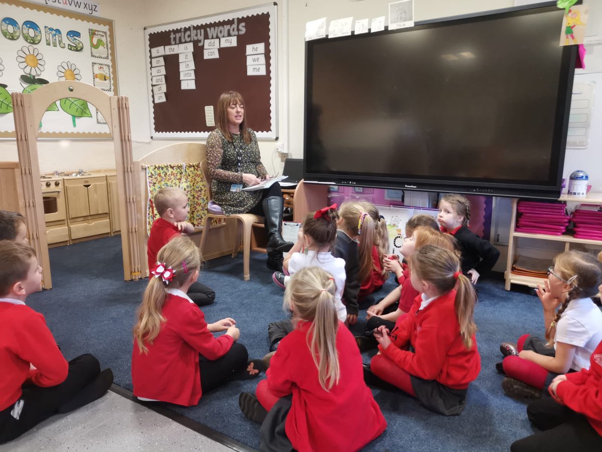 muirhead_ps's tweet photo. Annette from Troon library visited P1 today to read the bookbug books to us. Our favourite one was the unicorn book. #bookbug #salibraries #troonlibrary #muirheadps https://t.co/8hQq3wZpZL
