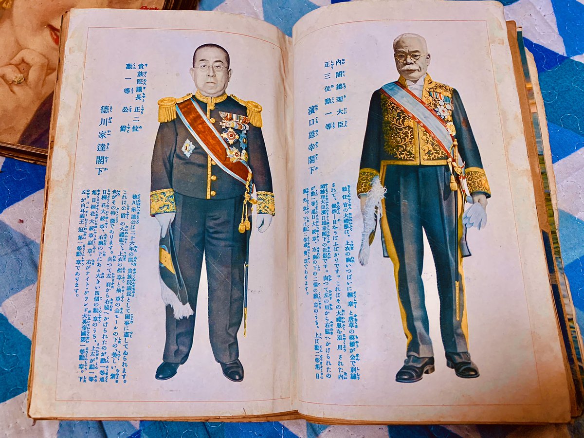 すで料資畫作
東京の出店で買った二冊。懸賞の締切が12月25日って書いてある。まだ間に合う 