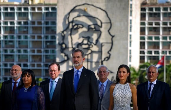 silvano_Cuba's tweet photo. Imagenes del recibimiento de nuestro Presidente @DiazCanelB a los reyes de España @CasaReal https://t.co/QlWVo4n32J