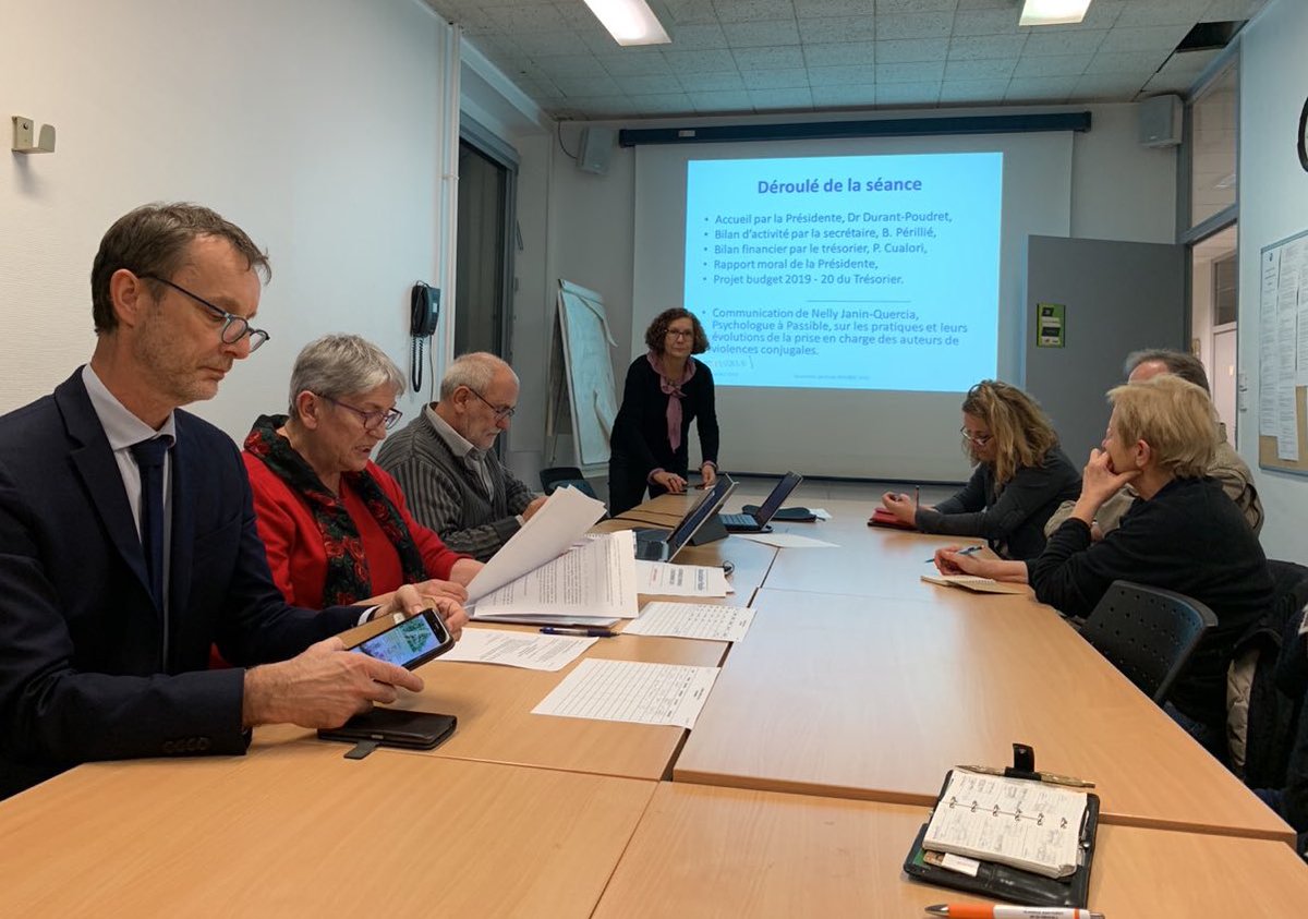 EmilieCChalas's tweet photo. À l’AG de l’association #Passible en présence du procureur de la République de #Grenoble, pour évoquer l’éloignement et la prise en charge des auteurs de violences et mieux prévenir les #ViolencesConjugales. 

#GrenelleViolencesConjugales https://t.co/ZwZhSYsPKn
