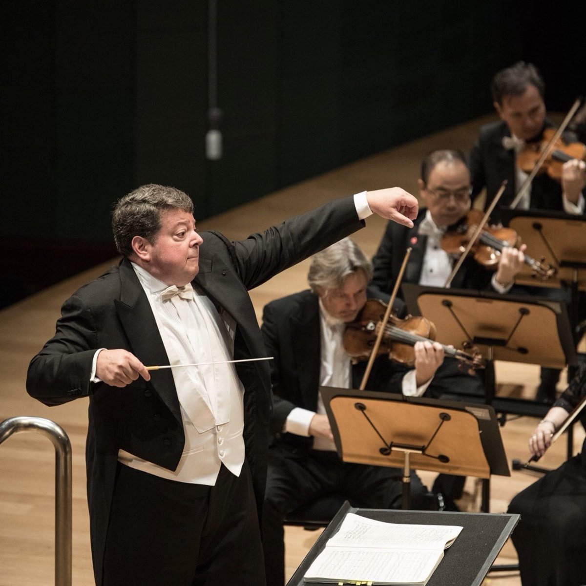 andrewlitton_'s tweet photo. #MarsFace vs #NormalFace 😇
Holst Planets last week with @SingaporeSymph https://t.co/oCuidTsv0M