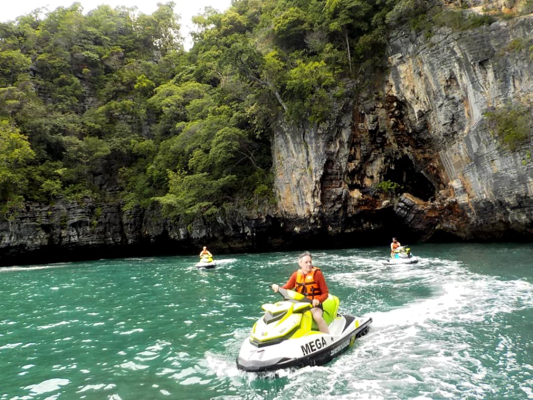 TheTravelCamel's tweet photo. A3: Last week I had a truly amazing water adventure with Mega Water Sports in Langkawi, Malaysia. After the conference I was speaking at was concluded, I had an absolutely outstanding jet ski tour. It has my highest recommendation! #TRLT #LSMW2019 https://t.co/4H0Ji15e3q