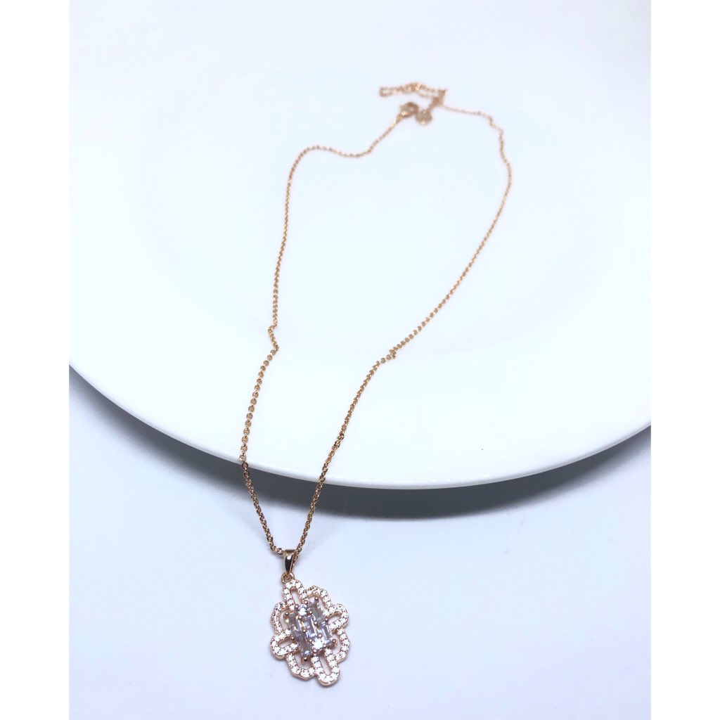 New Design Zirconia everyday necklaceVery Unique and it's a none-tarnish steel necklace!! Price: 3000Rose Gold In case you see this on your Tl please Rt