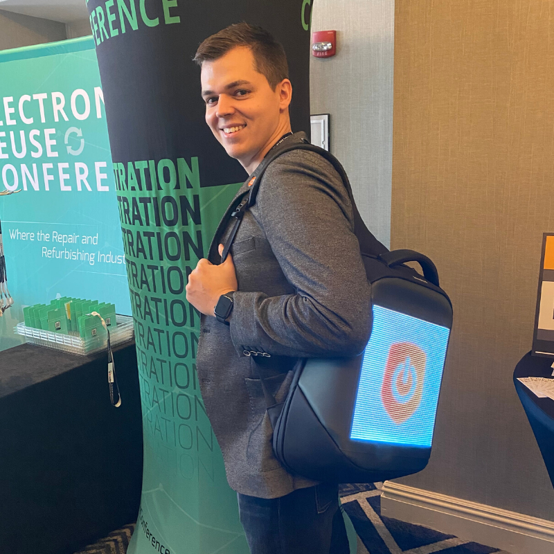 Tech_Defenders_'s tweet photo. Trying out our new digital backpack at the @eReuseConf ! 🎒If you would like to connect, reach out to the team at purchasing@techdefenders.com #ereuse #ereuseconference #tech #technology #refurbisheddevices #macbook #chromebook #tablet #ipad https://t.co/8apeWW4FhN
