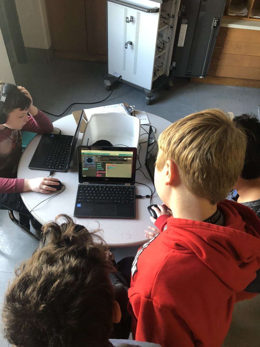 CasserlyMary's tweet photo. One of my favorite parts about teaching coding @ISD191 is when I see the students solving challenging problems together ! #FutureReady #collaboration #kidswhocode #one91dls https://t.co/ZDOkapJi6x