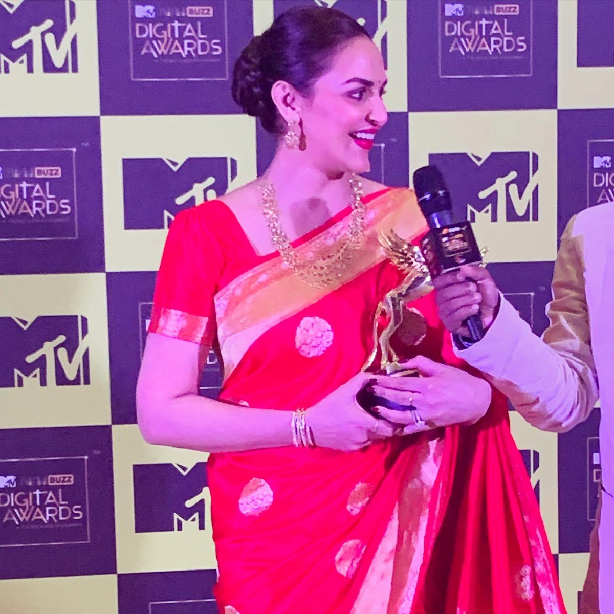 This one is for all my #fans out there who love me 🤗 #won the #bestactress #juryaward @iwmbuzzdigitalawards for my film #cakewalk thank u #mtviwmbuzzdigitalawards this feels awesome and a big shout out to everyone from the team of our film @Ramkamal @imaritrads @sarbanitweets