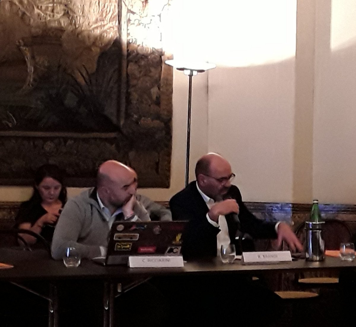 Edison4Gov's tweet photo. #12Novembre #talksisma 
@rodolfobrandi presenta @edilmag_app per una #sharingeconomy del territorio https://t.co/JVLCMTmy6X