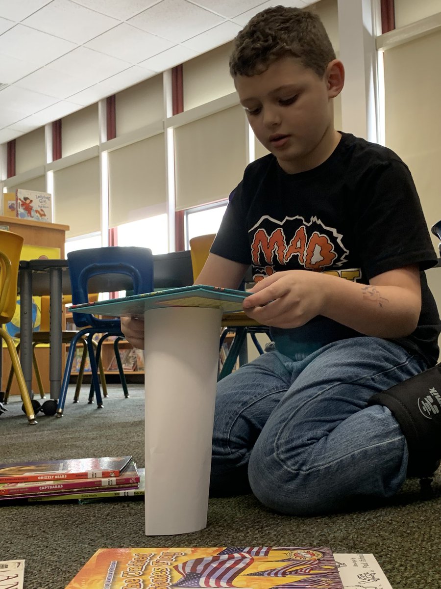 OCSRockwell's tweet photo. Balancing books using only 4 pieces of paper!
Who won? We all did because we learned how to do something we didn’t think we were capable of!  #MakerTime @RobinHNY https://t.co/v73XAURUHH