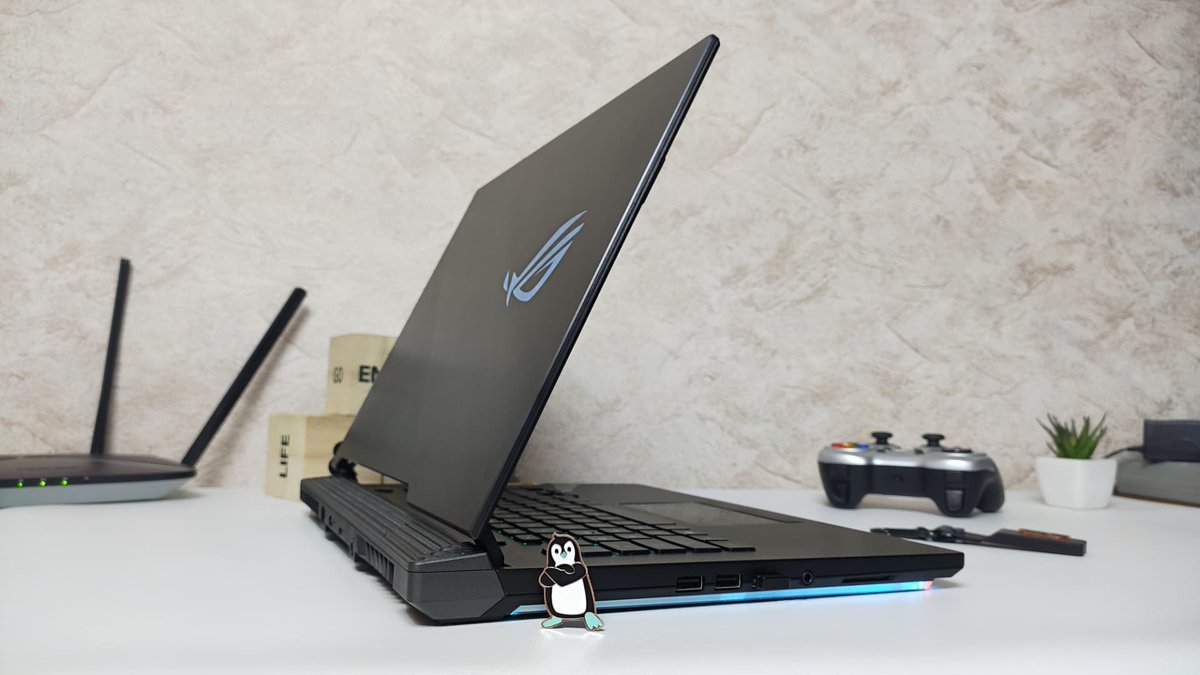 Pingvinpro's tweet photo. #ROG Strix SCAR III: огляд потужного ігрового монстра від #Asus
https://t.co/J9HJoJck9t
#ArmouryCrate #ASUSROGStrixSCARIIIG531GW #IntelUHDGraphics630 #Intel CoreI99880H #NvidiaGeForceRTX2070 #ROGStrixSCARIII #Windows10 https://t.co/6Kc1yoYSVt