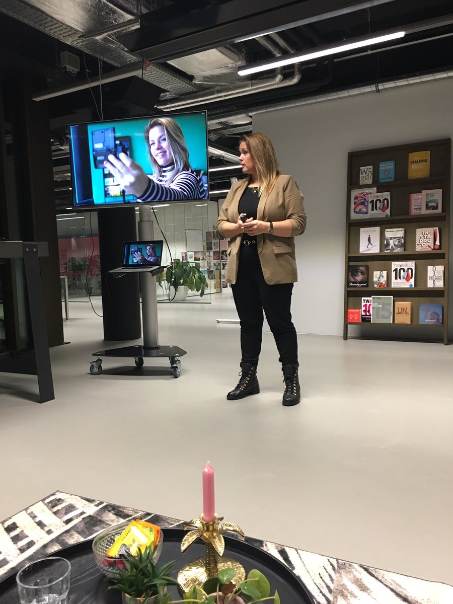 We zijn begonnen! <a href="/StichtingAithra/">Stichting Aithra</a> <a href="/esthergoos/">Esther Goos</a> workshop #vloggen