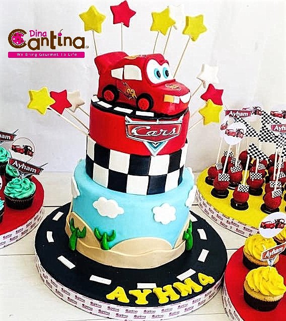 DinaCantina's tweet photo. Kachow! Lightning Mcqueen is there to spice up your party.
#dinacantina #birthday .
.
#lightningmcqueen #lightinmcqueencake #carscake #carscakes
#disneymovies #pixelart #hiscake #boycake #boypartyideas #birthdayparty https://t.co/X4Sccvm7sg