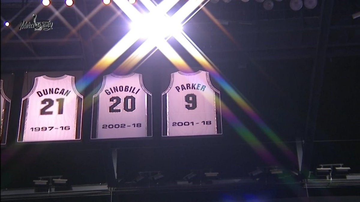 gutoedr's tweet photo. Ontem mais um se ciclo se fechou na franquia San Antônio Spurs. A número 9 imortalizada em Tony Parker subiu no AT&T Center, eu tive a honra de assistir os três. O coletivo sempre virá acima do individual e vocês mostraram isso.
#ThanksTimmy
#MerciTony
#GraciasManu https://t.co/YzbaoxwVrZ