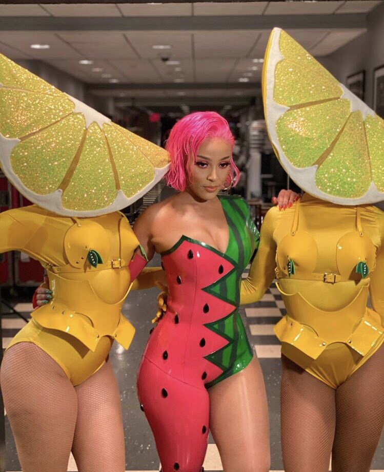 dopeassrappers's tweet photo. #Juicy 🍉 
#DojaCat x #Tyga for the Late-night Show with #SethMyers 
#DopeAssRappers https://t.co/94Cva9aayX
