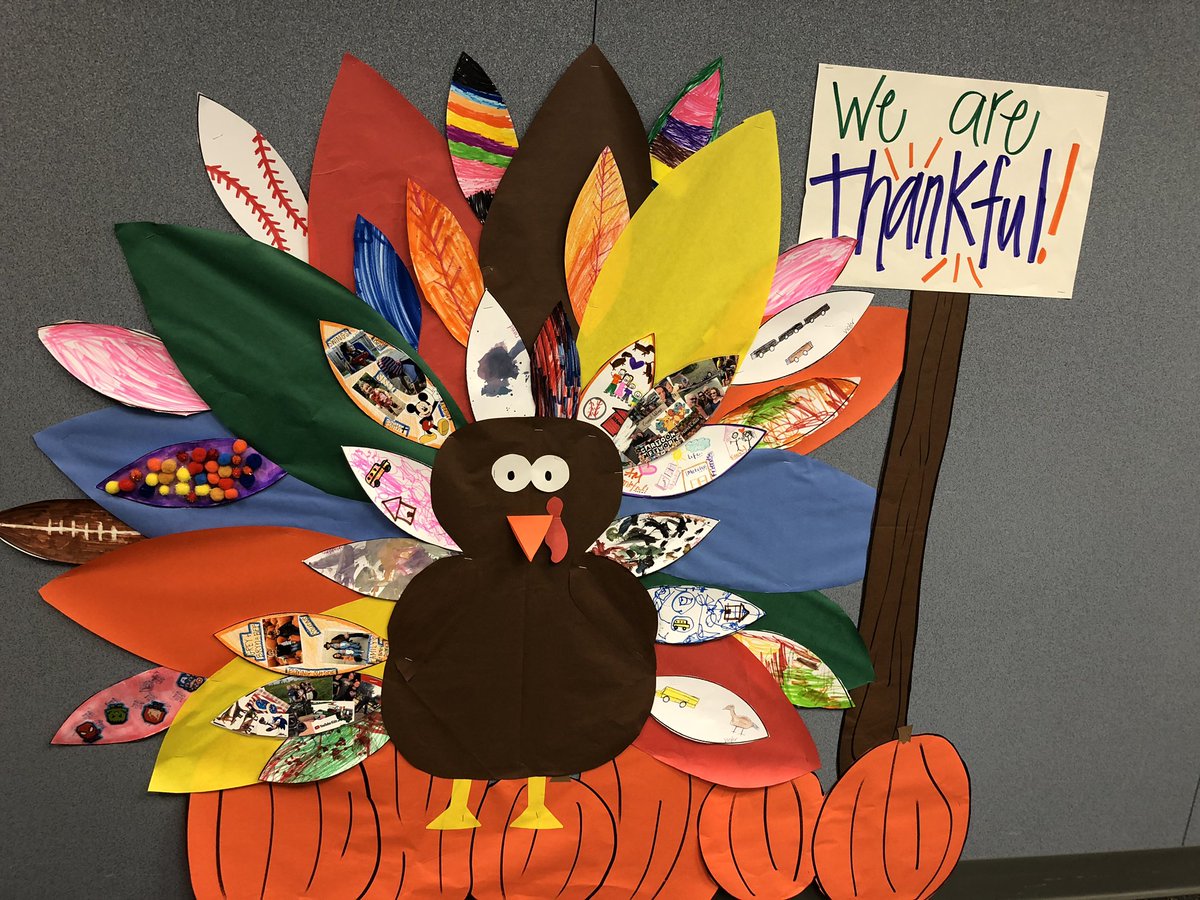 MsShannonKoonce's tweet photo. Our turkey feathers are growing! This is one thankful turkey @MetzlerKISD #thisisEC https://t.co/lIpEww7jXU