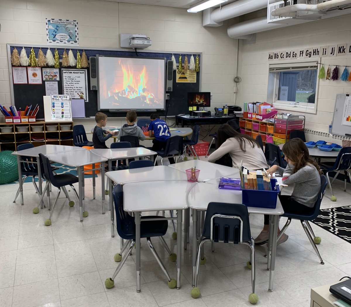 MeganScotto's tweet photo. Reading by a fire is cozy and makes the first freezing day a little better. Students were able to share the strategies they used when stuck on a tricky word with a partner. #readingforunderstanding #ProfileOfARamseyGraduate @TisdaleSchool https://t.co/yGwYsaOb53
