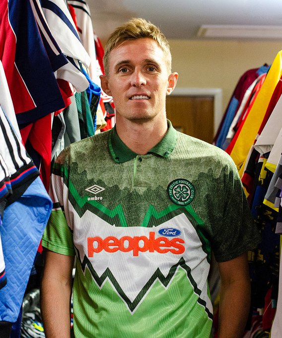 Grafico Teórico farmacéutico Ex-Man Utd Star's vintage Celtic shirt starts a fashion debate –  'Absolutely honkin. Wouldn't wear that painting the fence'