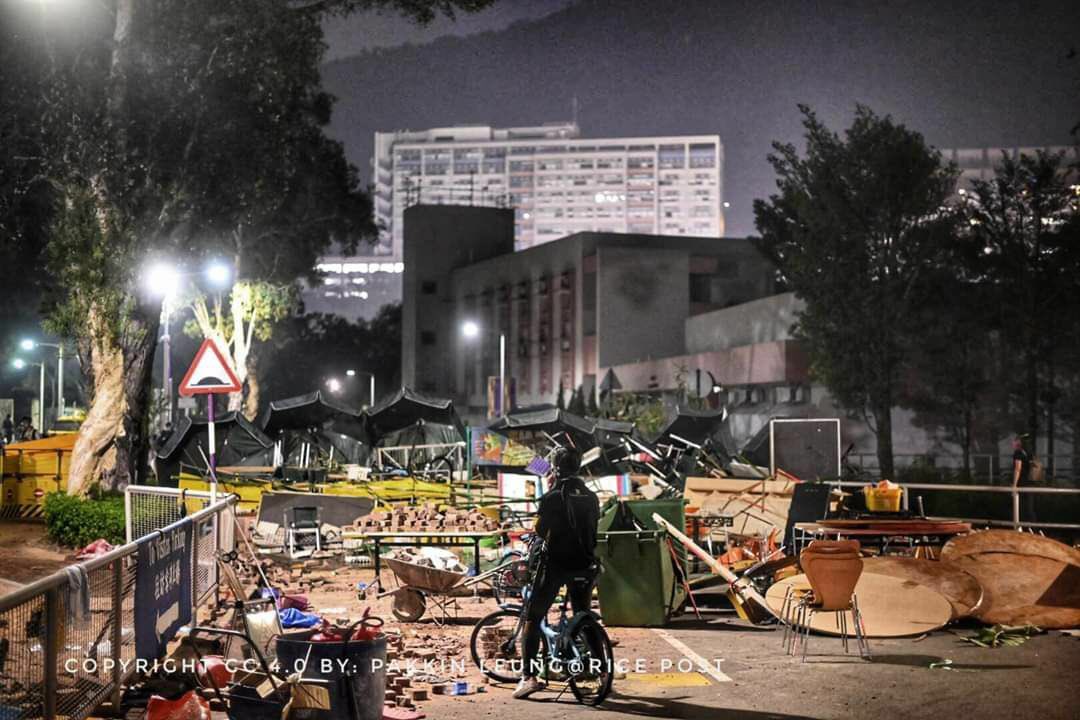hoccgoomusic's tweet photo. It is 2am and Chinese University students are exhausted from the full day fight. 

Some are taking rest in the courtyard, but most are keeping an eye open, still cautious for any sudden police attacks.

#HongKong 
#StandwithHongKong
#HKPoliceTerrorism https://t.co/lQtaAGTv9i