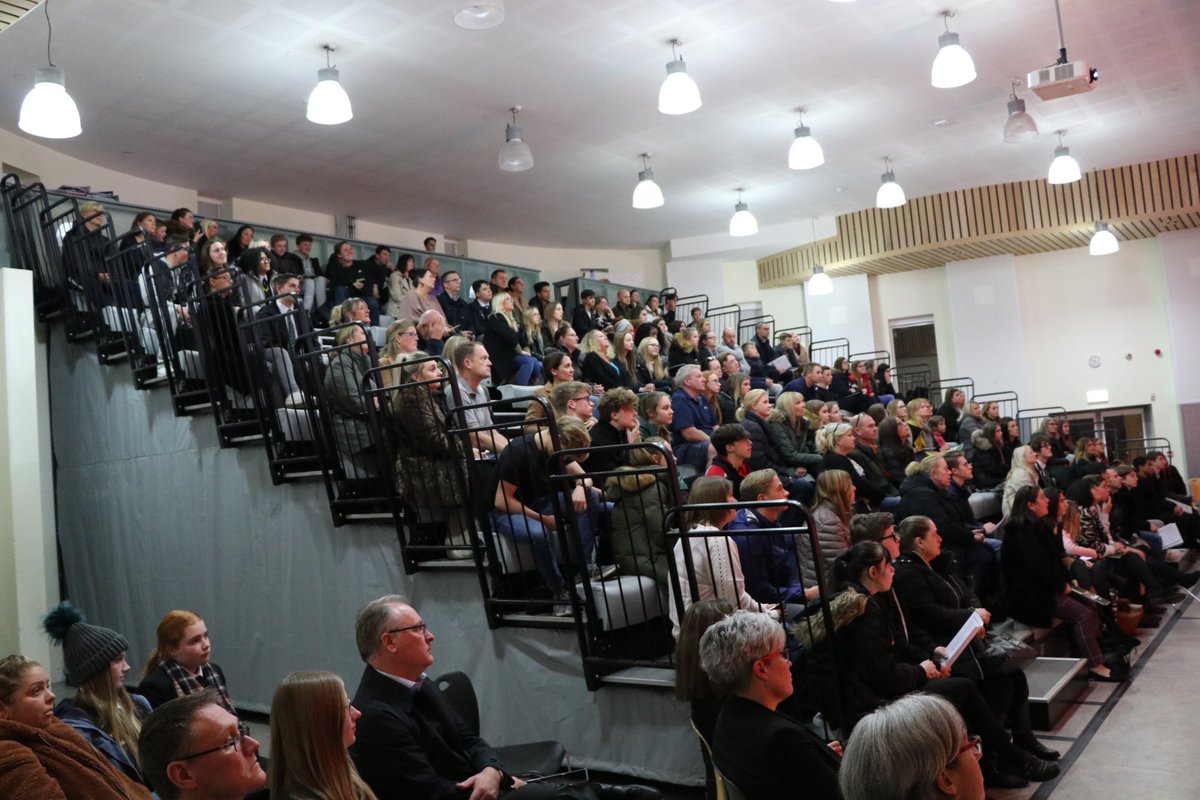 ESJ6Form's tweet photo. The first talk is underway, with a packed hall. Come along tonight to see the variety of A-Levels and BTECs that we offer. @EppingStJohns  #Epping6 #YourPathToAnExceptionalFuture https://t.co/SrcRCRnmLJ