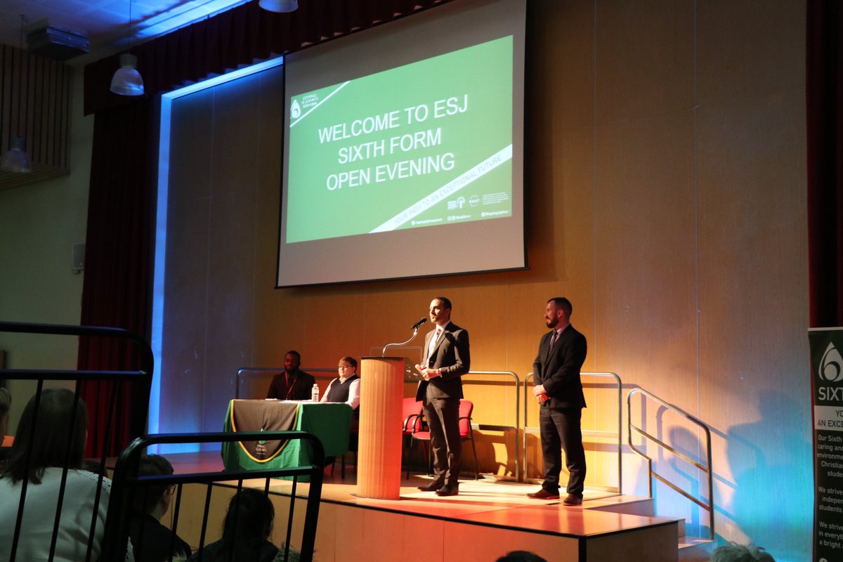 The first talk is underway, with a packed hall. Come along tonight to see the variety of A-Levels and BTECs that we offer. <a href="/EppingStJohns/">ESJ</a>  #Epping6 #YourPathToAnExceptionalFuture