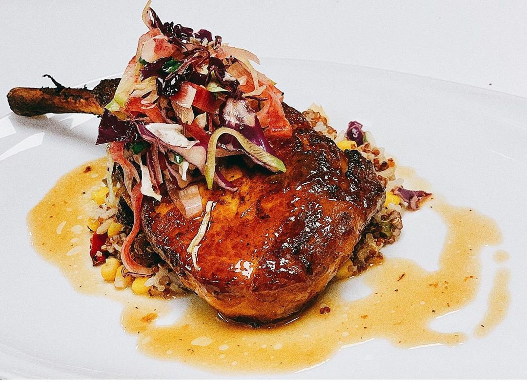 ChefsCornerMag's tweet photo. Citrus Roasted Pork Tomahawk by chef Robert Octela.
.
.
.
.
.
.
Chef's Corner Magazine - celebrating Caribbean Chefs and Gastronomy.
Follow @chefscornermag
.
.
.

#caribbeanchef
#caribbeanfood
#caribbeanchefs https://t.co/cvo7diBoqP