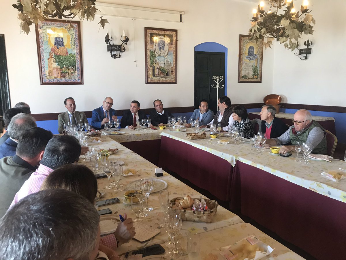 monterogrove's tweet photo. Magnifico comienzo de la XXX @mostoumbrete en @Casarufino_rest en compañía de @AytoUmbrete @bodegassalado y prensa especializada del sector 

Gracias, querido @_FranLeon por la invitación. https://t.co/b2N0Y1KilD