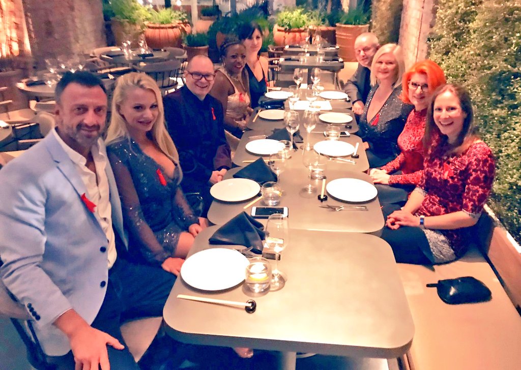 ChrisRatcliff69's tweet photo. Big thanks to @THTorguk for a fantastic #THTSupperClub meal @BloomsStKitchen and fab After Party @the_box_soho Great cause. Great company. Great night 🍾 @tindrafrost @laceystarrxxx @pascalwhitexxx @RomanovElizabet @5th_element_13 @annakieran1 https://t.co/GItoZoxi0h