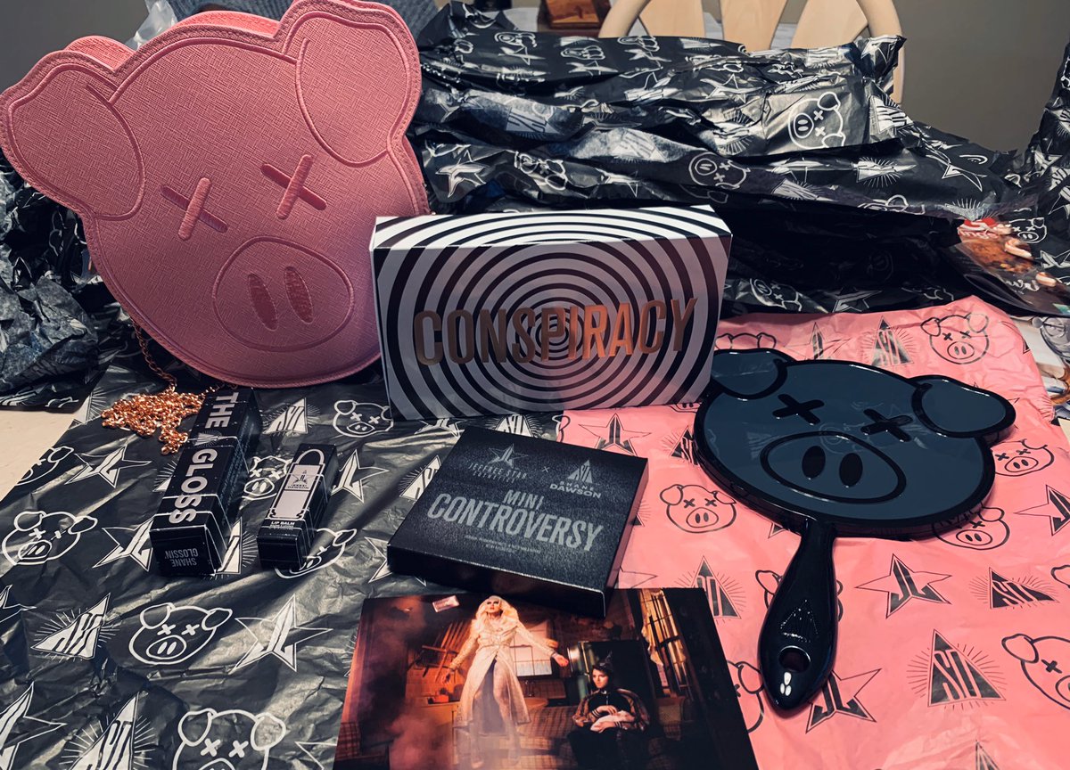 HirschCassie's tweet photo. So excited to start playing with this baby🐷🌟💖 @JeffreeStar @shanedawson https://t.co/KmcgoYzXpg