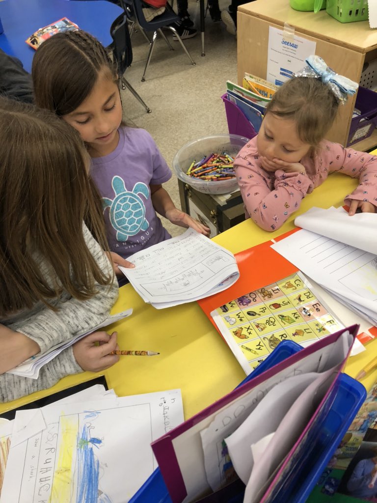 MissMoran_'s tweet photo. Thank you @mrs_presti for letting us come in and share our narrative stories! We loved reading your writing too!! #MTPSpride #LeopardsDen @LincroftSchool https://t.co/npyyQ6g4hs