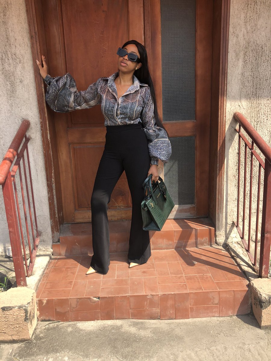 TITIBELO_'s tweet photo. Our Bubble Sleeve Shirt + High Waist Flare Pants is a Classic π«
Shirt Available in Different Sizes for N15,000.
Pants available for N12,500
Set(Top + Pants) available for N25,000!
#BuyNigerian #BuyTITIBELO #MadeInNigeria #InThatTITIBELOSet https://t.co/5UWHm97fcm