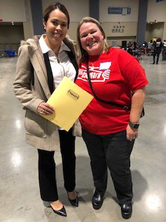 artuscommdev's tweet image. Visiting Homesless Connect at @RichmondCenter with Kelly King Horne, executive Director for @HomewardVA, the organizer. Today, over 400 homeless people received medical, dental, identification services together with a hot meal, haircut and clothing. #commdevatAUB @Atlantic_Union