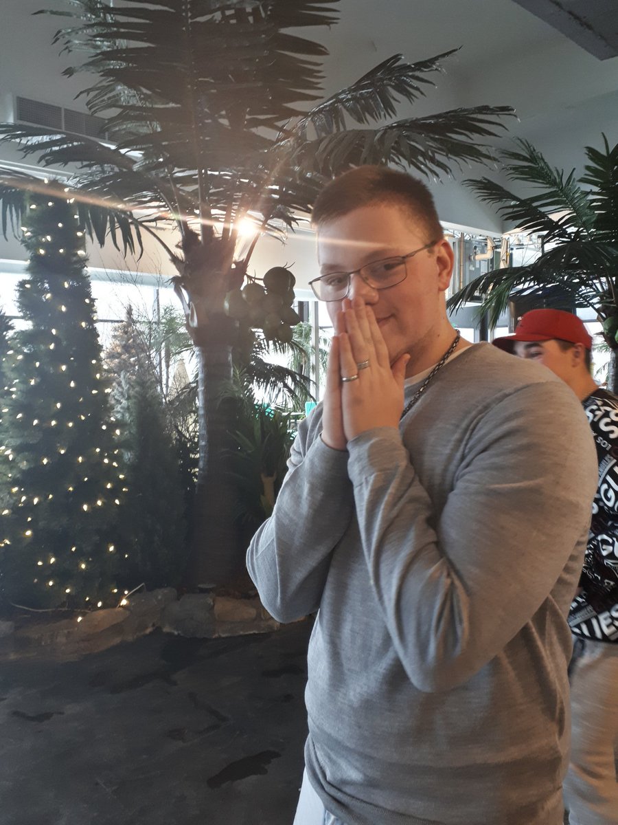 DominicFortugno's tweet photo. Ému par la beauté de la piscine #gcj2019 https://t.co/dNvvHfZigw