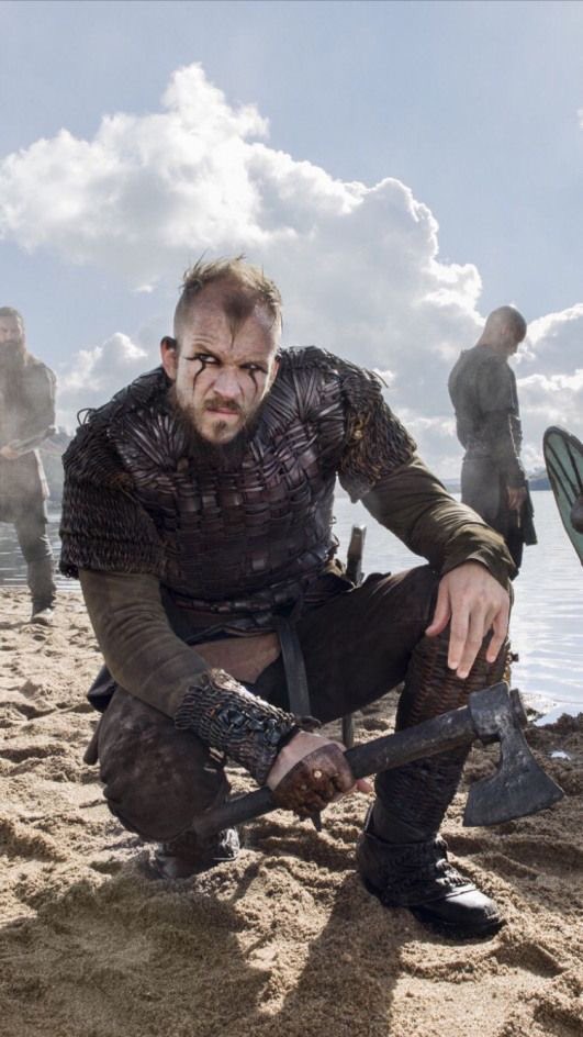 Gustaf Skarsgard cumple 39 años hoy, el mismo día que cumples años Tú Happy Birthday!!!!    