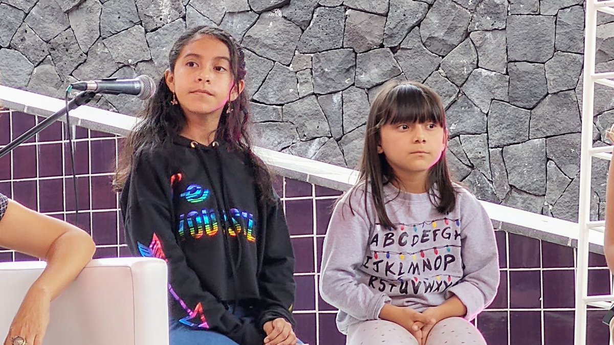 FILIJCDMX's tweet photo. Hoy en la #FILIJ39, presentación del libro "Historias de niñas extraordinarias 3" en el que participan Fátima Carbajal, Alejandra Juárez, Frida Morales, Kranti Sandoval y 22 niñas más.
#TodosSomosFILIJ 
#FILIJEnElCenart
#RepúblicaDeLectored https://t.co/NWWwC8QVYq
