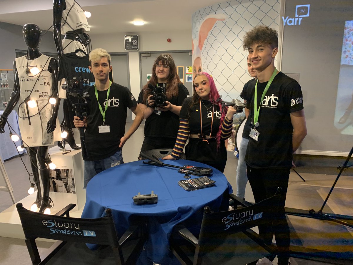 GI_ESTV's tweet photo. We continue at ESTV towers tonight with our awesome learners at our awesome open event, some fantastic energy from our staff and production crew #estv #studentcrew #visionsandvalues https://t.co/EpRPcZCwVU