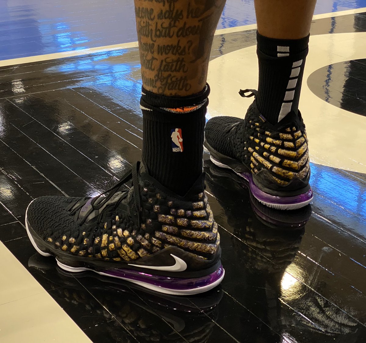 nike lebron 17 lakeshow