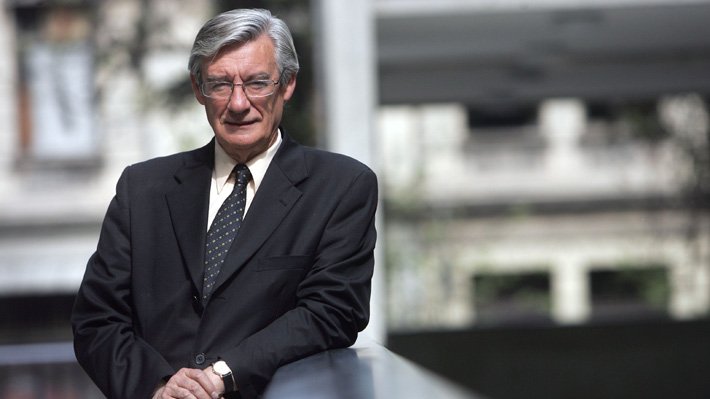 Diegocomturra's tweet photo. Mi mas grande admiración para Antonio Marquez. Un gran historiador y periodista que fallece a los 75 años. Para muchos, nos enseño la historia desde la pertenencia social. En medio de nuestro movimiento, ganamos un gran chileno.  #FuerzaChile #ChileDespierto https://t.co/gOUJ8ixaes