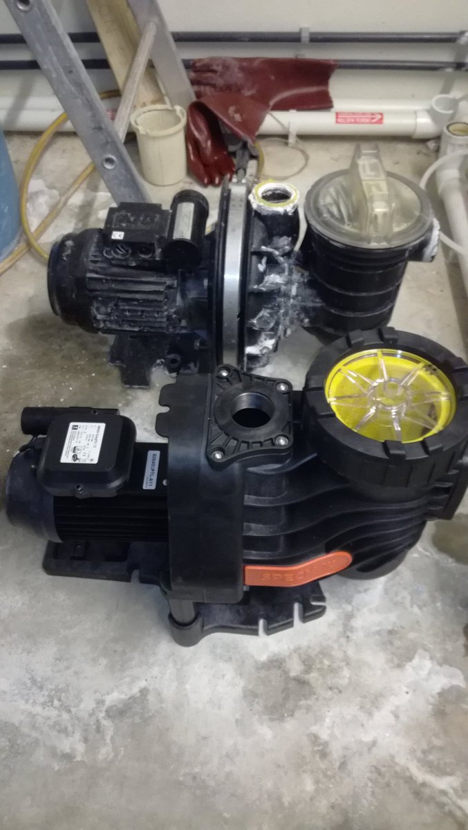 Out with the old and in with a quieter more energy efficient pump. #poolsideservicesltd #Goldencoast