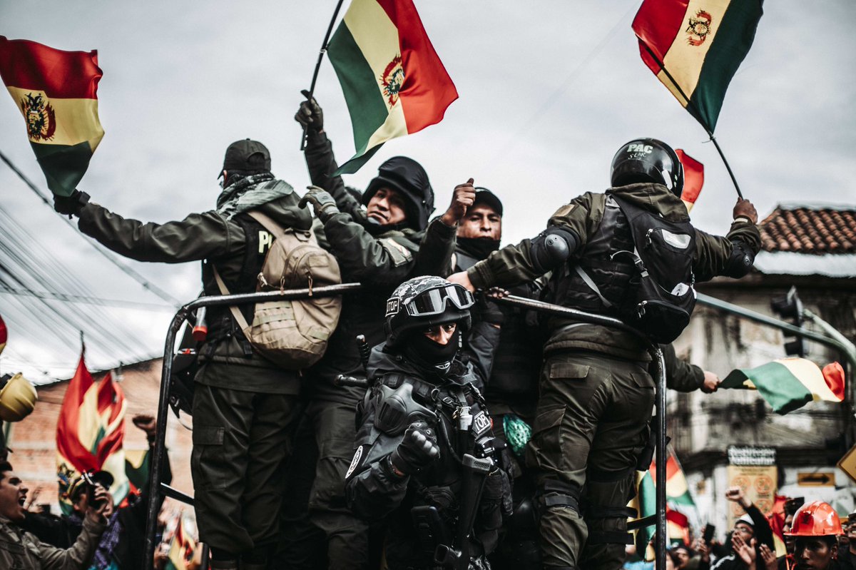 ChangtseQ's tweet photo. #BolivaNoHayGolpe #BoliviaLibre #EvoDictador https://t.co/un2Xk38Kh0