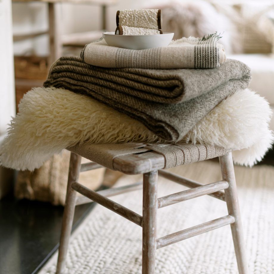 meccinteriors's tweet image. #TuesdayTrending with @idealhome &amp;amp; #StructuredSimplicity

Evolving from the #NordicRetreat trend of 2019, this look is stripped back style. It’s all about making our homes safe, inviting spaces to rest &amp;amp; regenerate.

#2020HomeTrends

photos: Dominic Blackmore; colours: @duluxuk