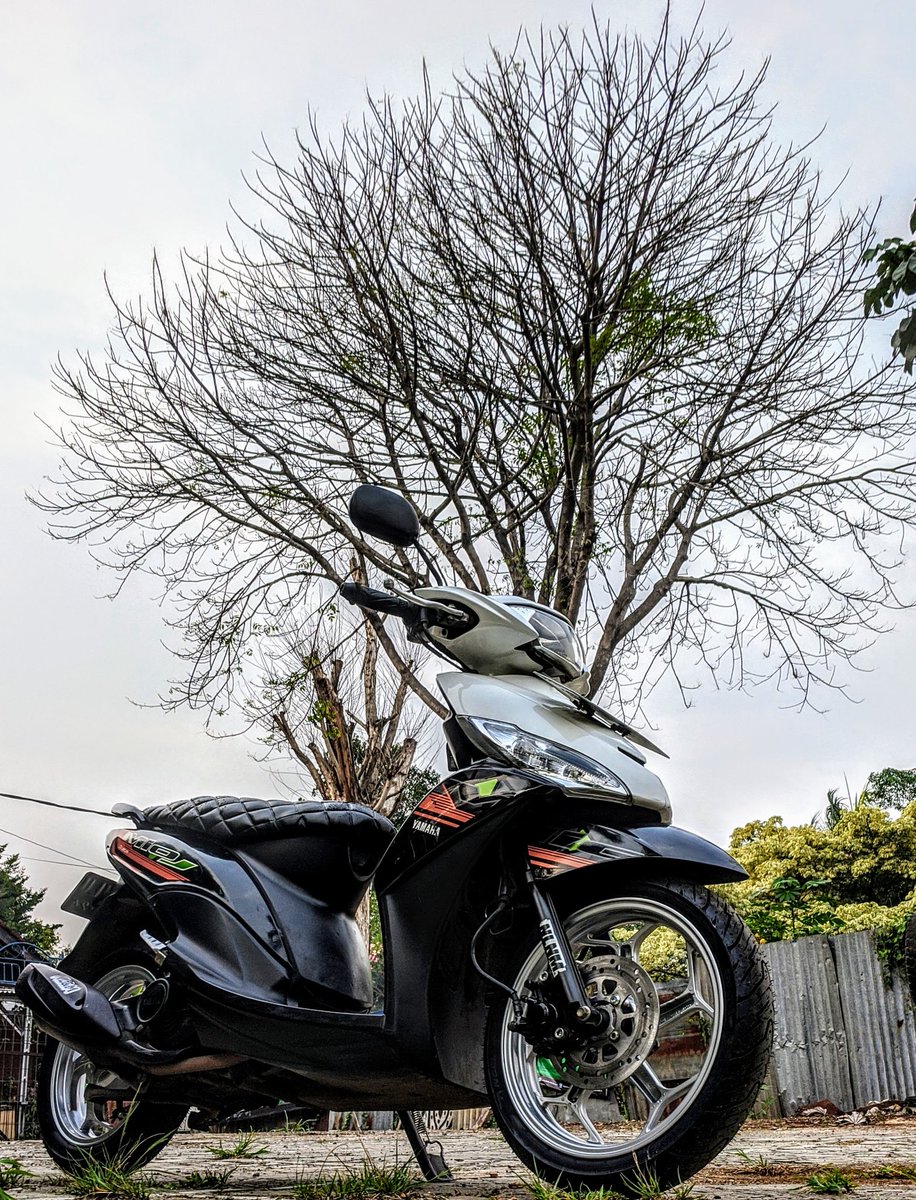Robby_maghribi's tweet photo. Trimakasih sudah menemani untuk 5th ini dan seterus nya #jumatpuisi #modif #standar #mioj https://t.co/7sFNhn4GQT