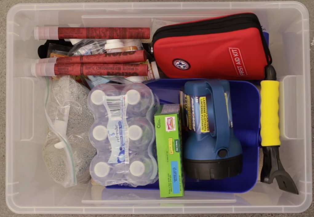 MoDOT_KC's tweet image. With the #weather improving this week, now is the time to put together an emergency kit for your vehicle. Be prepared. 

Ice scraper
flashlight
blanket
snacks/water
jumper cables
kitty litter 
first aid kit
mini shovel
cell phone battery