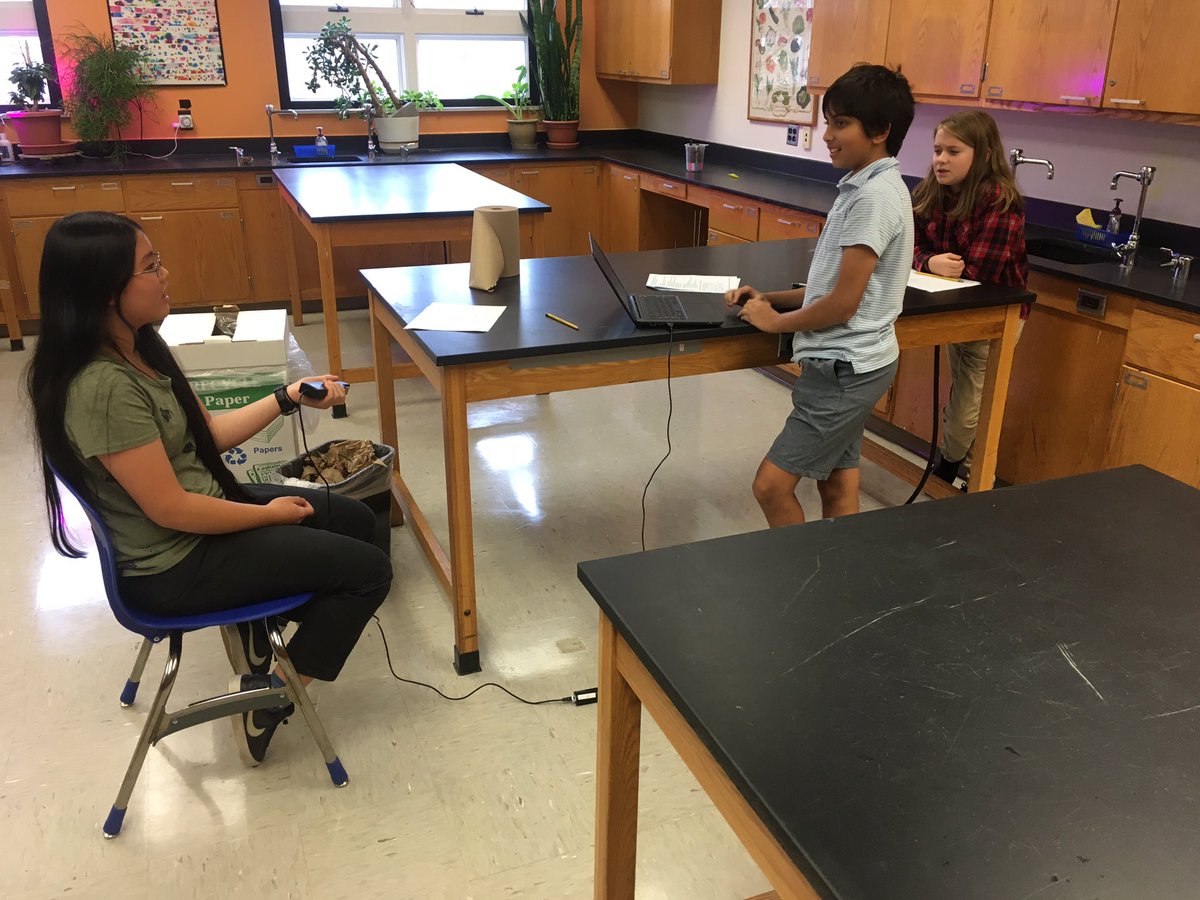 MPHScienceDept's tweet image. Seventh grade scientists measure muscle endurance with a five pound weight and grip strength with the vernier grip testing probe. Learning and having fun!