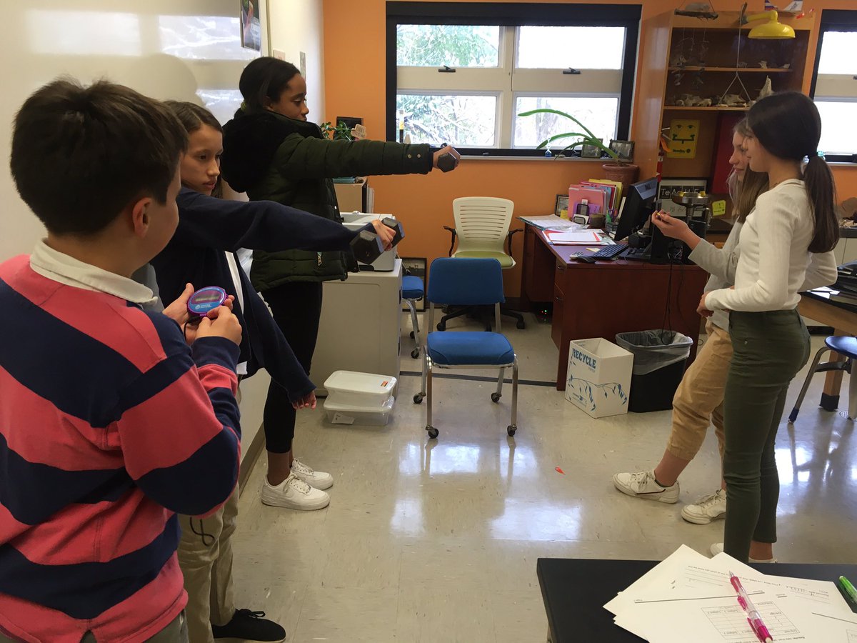 MPHScienceDept's tweet image. Seventh grade scientists measure muscle endurance with a five pound weight and grip strength with the vernier grip testing probe. Learning and having fun!