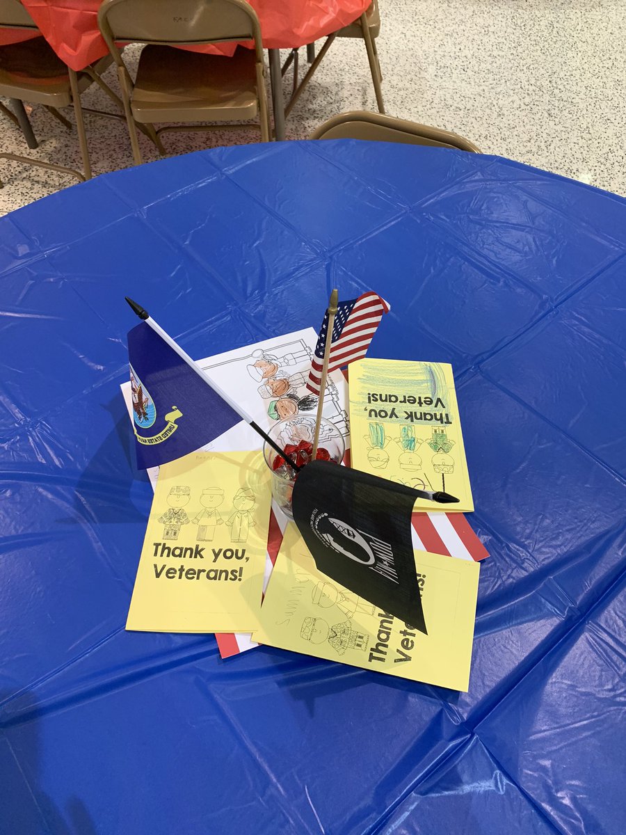 KMES_PTA's tweet photo. Thankful for our Veterans! Thank you for coming out to lunch today! @MikelleWilliam5 @KempsMeadowsES @KMES_Library https://t.co/YU33ZGI6k5