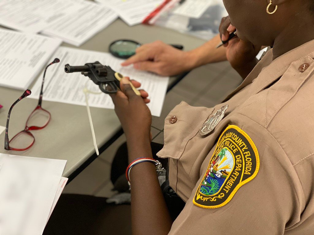 MiamiDade_SO's tweet photo. Thank you to all the residents who came out this weekend to take a part in the #ComputersForGuns event creating safer homes and safer communities. A total of 47 unwanted guns were turned in and taken off the streets of #OurCounty. #MDPDprotecting https://t.co/7baN6EsEwl