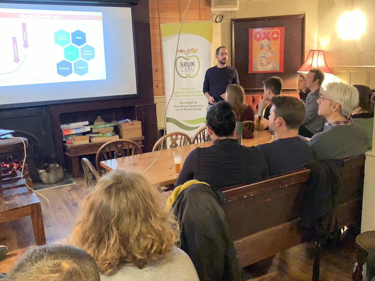 gomobel's tweet photo. Great to kick off our #pintofchemistry @pintofscience @YoungChemists special event in Cambridge with a full house! Thanks everyone for coming, and @ComunidadCeru for hosting us! 🤗 cc @EuChemS @DavidFairen @imclaauudiiaa #scicomm #SRUKCambridge 🍺 @pintofscienceES https://t.co/5rvv6IpT27