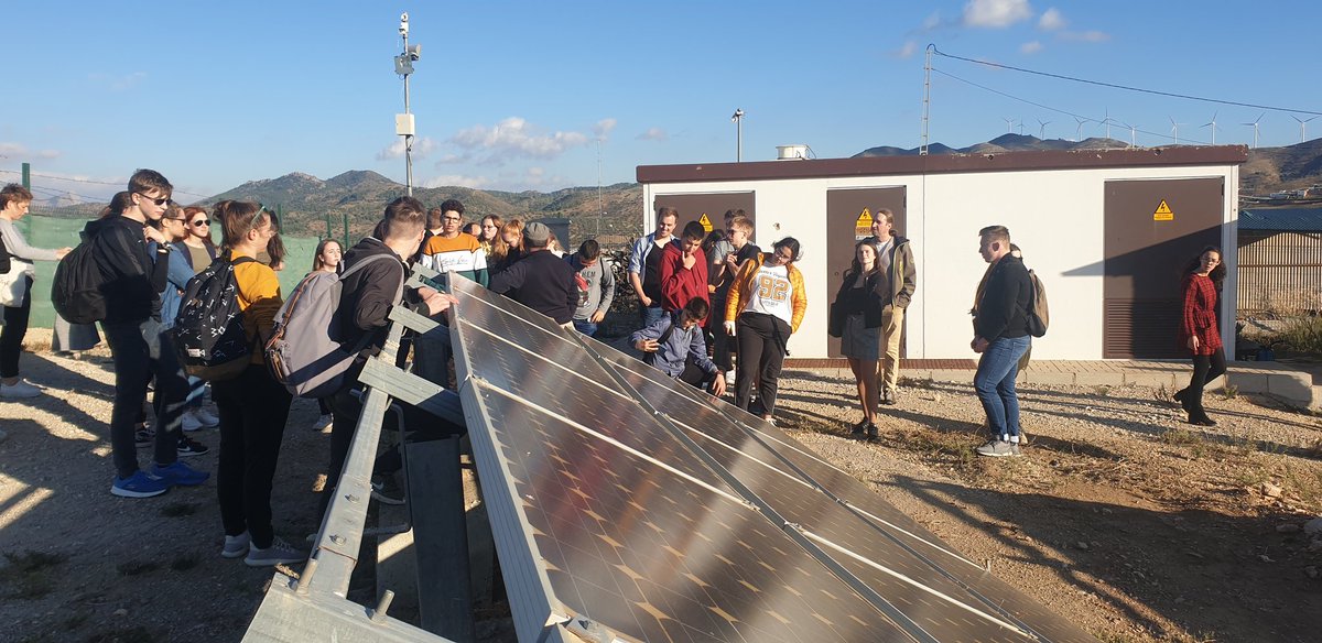 patrucarrasco's tweet photo. Esta tarde en @proyectocartama #ScienceAcrossEurope #ErasmusPlus hemos visitado la planta #solar fotovoltaica #Ardales donde hemos visto en vivo todo lo aprendido esta mañana en @IndustrialesUMA.Una experiencia cargada de aprendizajes! @EUErasmusPlus @Erasmus_Project @mmarmalea https://t.co/YvGC7ulo0k