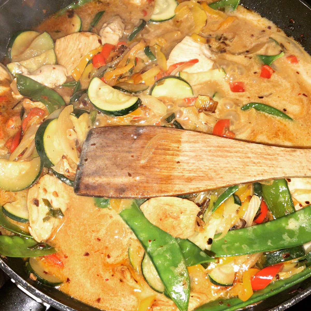 jacbor13's tweet image. Pasta with chicken and veg with coconut 🥥 milk 😋 #whereismyprincecharming #prefecthousehusband