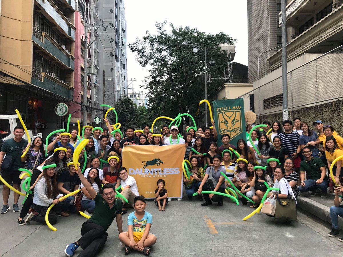 feuilsc's tweet photo. Thank you FEU Law Volunteers :) the second sunday of the #2019BernaBar became more memorable because of your presence. #WeareFEULaw #FEULAwDauntless https://t.co/YOyqZHqyVB