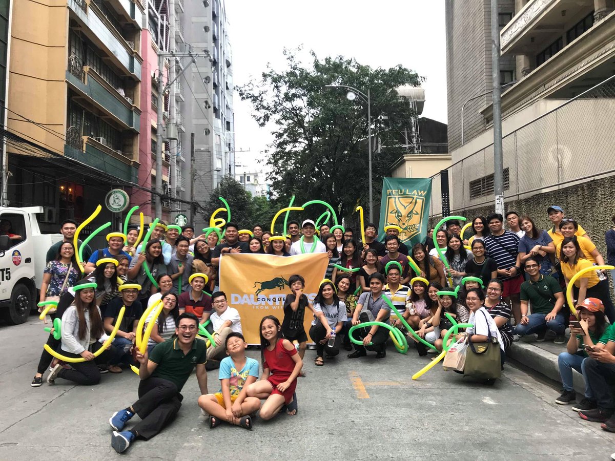 feuilsc's tweet photo. Thank you FEU Law Volunteers :) the second sunday of the #2019BernaBar became more memorable because of your presence. #WeareFEULaw #FEULAwDauntless https://t.co/YOyqZHqyVB